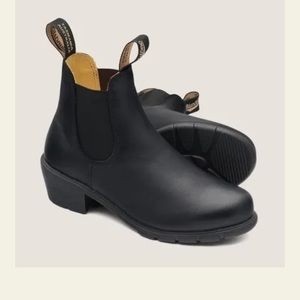 Size 6 brand new Blundstone #1671 womens black heeled black boot
